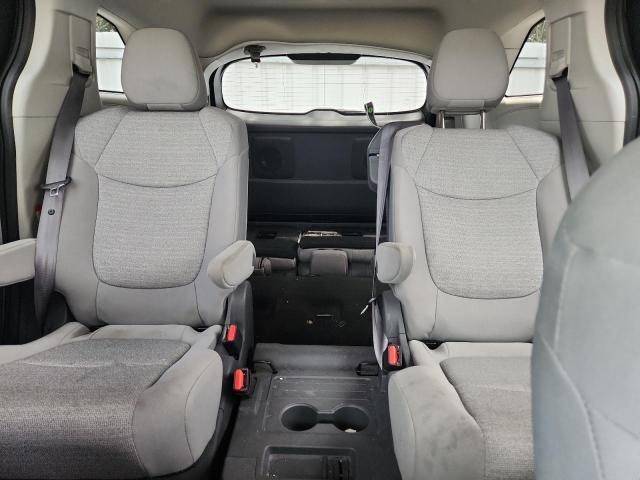 Photo 10 from auction – 2021 TOYOTA SIENNA LE with VIN 5TDKRKEC5MS032510