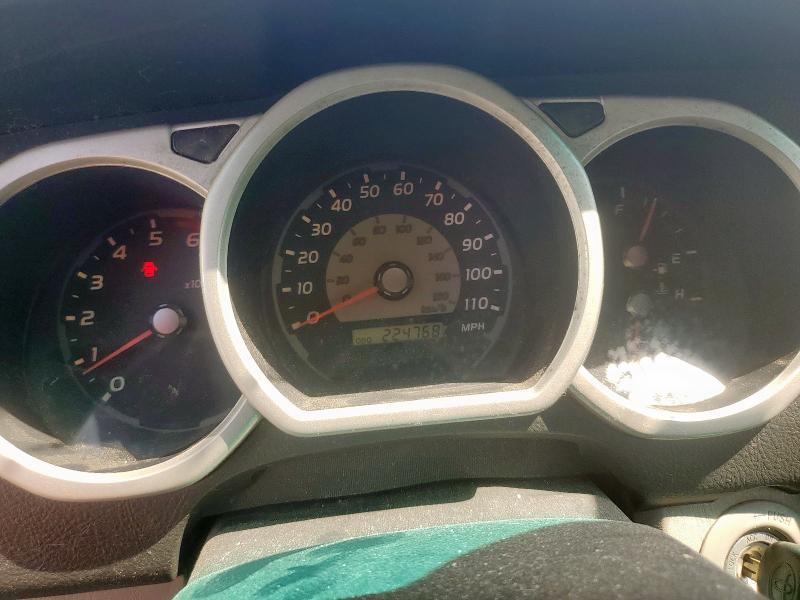 Photo 9 from auction – 2004 TOYOTA 4RUNNER SR with VIN JTEZU14R240019998