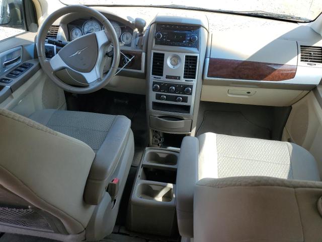 Photo 8 from auction – 2010 CHRYSLER TOWN & COU with VIN 2A4RR5D1XAR114022