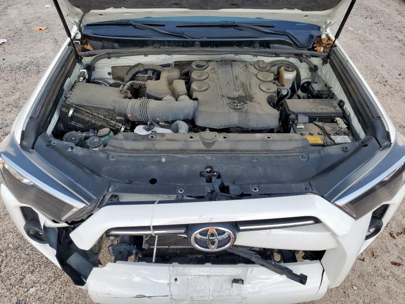 Photo 12 from auction – 2022 TOYOTA 4RUNNER SR with VIN JTEEU5JR3N5255350