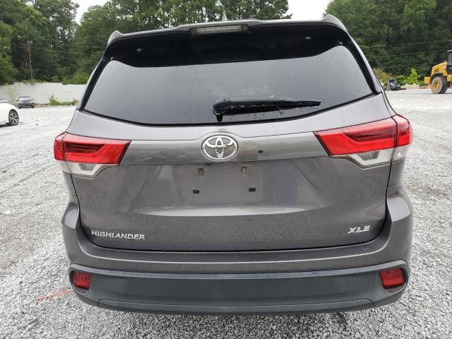 Photo 6 from auction – 2018 TOYOTA HIGHLANDER with VIN 5TDKZRFH4JS548047