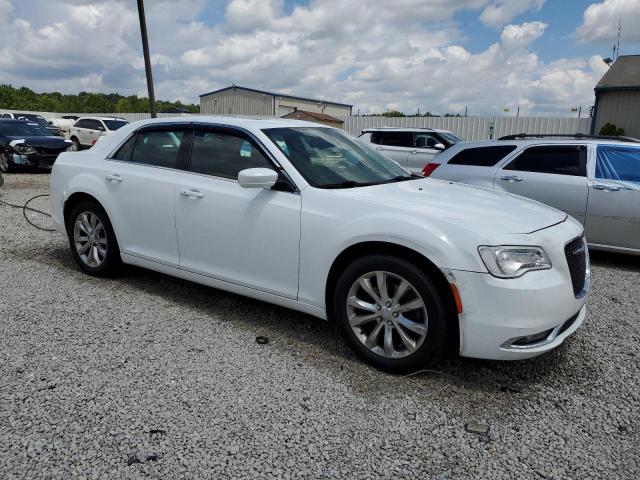 Photo 4 from auction – 2017 CHRYSLER 300 LIMITE with VIN 2C3CCARG9HH507128