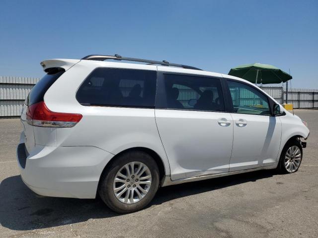 Photo 3 from auction – 2013 TOYOTA SIENNA XLE with VIN 5TDYK3DC8DS382719