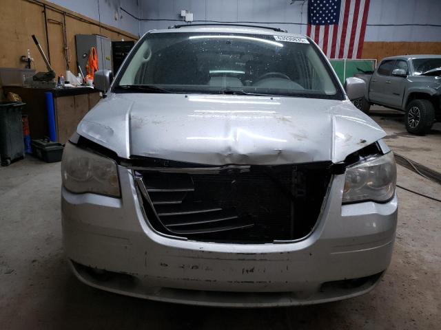 Photo 5 from auction – 2010 CHRYSLER TOWN & COU with VIN 2A4RR5D16AR109996