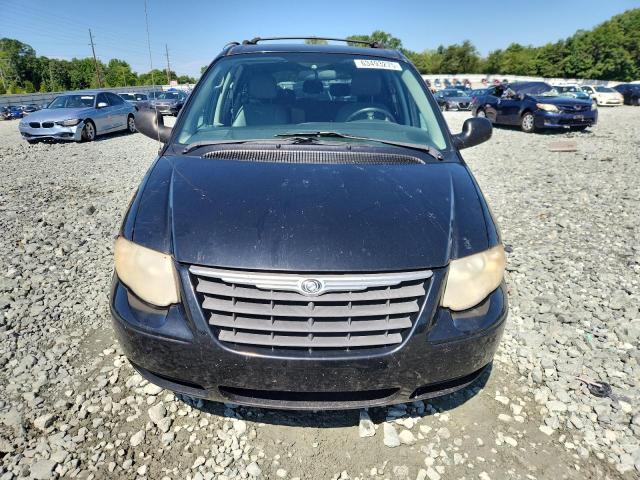 Photo 5 from auction – 2005 CHRYSLER TOWN & COU with VIN 2C4GP54L85R571387