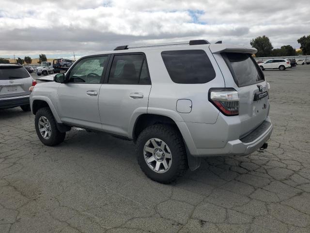 Photo 2 from auction – 2016 TOYOTA 4RUNNER SR with VIN JTEBU5JR0G5360563
