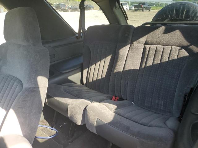 Photo 11 from auction – 2002 CHEVROLET BLAZER with VIN 1GNCT18W52K216377