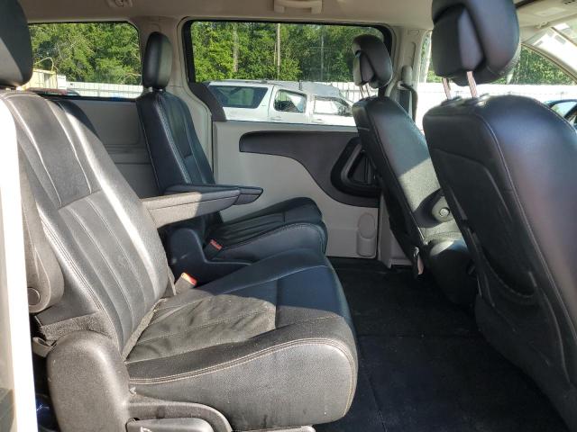 Photo 11 from auction – 2016 CHRYSLER TOWN & COU with VIN 2C4RC1BG8GR229685