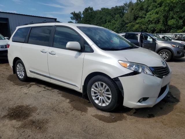Photo 4 from auction – 2017 TOYOTA SIENNA XLE with VIN 5TDYZ3DC2HS839901
