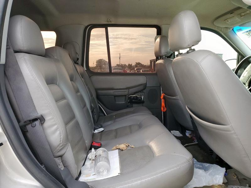 Photo 11 from auction – 2005 FORD EXPLORER XLT with VIN 1FMZU63K75ZA05884