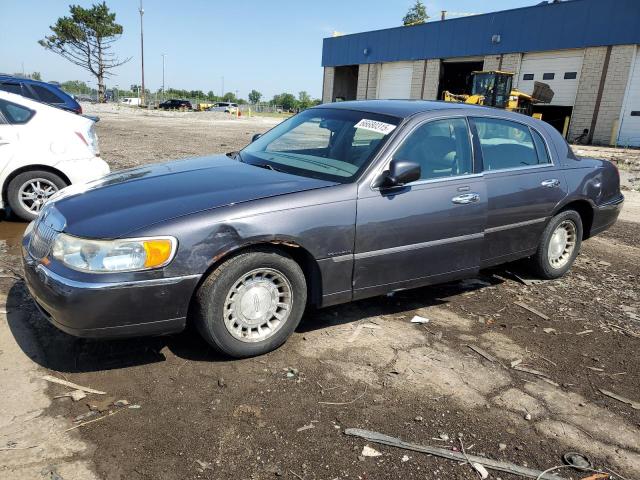 LINCOLN TOWN CAR E 2001 with VIN 1LNHM81W71Y723044 - Photo from auction