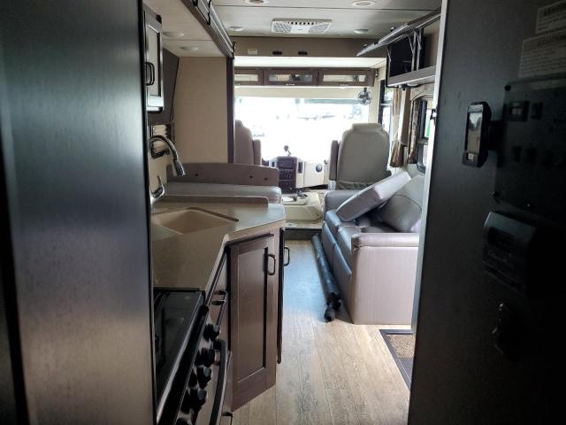 Photo 5 from auction – 2017 THOR HURRICANE with VIN 1F66F5DY4H0A16013