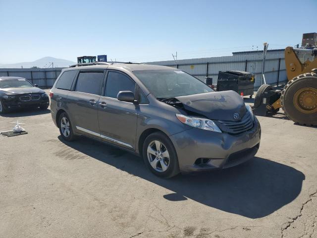 Photo 4 from auction – 2017 TOYOTA SIENNA LE with VIN 5TDKZ3DC0HS815828