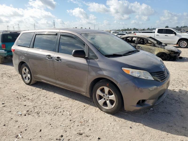 Photo 4 from auction – 2017 TOYOTA SIENNA with VIN 5TDZZ3DC6HS862151