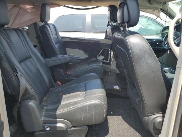 Photo 11 from auction – 2015 CHRYSLER TOWN & COU with VIN 2C4RC1BG3FR727694