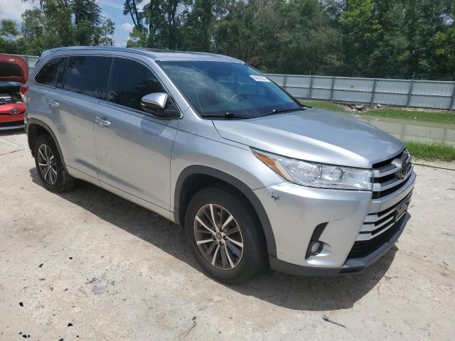 Photo 4 from auction – 2018 TOYOTA HIGHLANDER with VIN 5TDKZRFH2JS264593