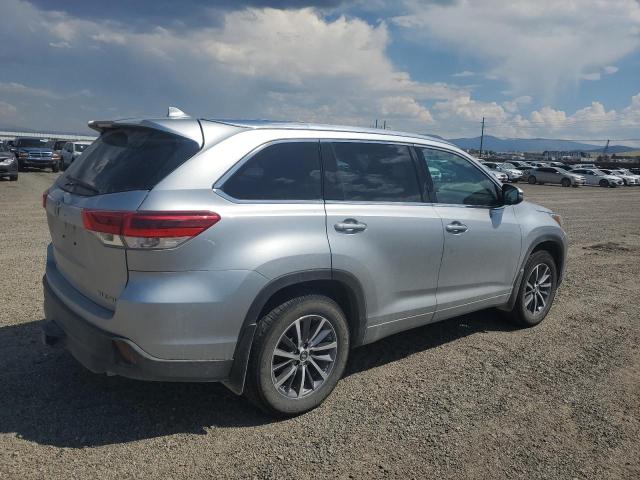 Photo 3 from auction – 2018 TOYOTA HIGHLANDER with VIN 5TDJZRFH6JS551575
