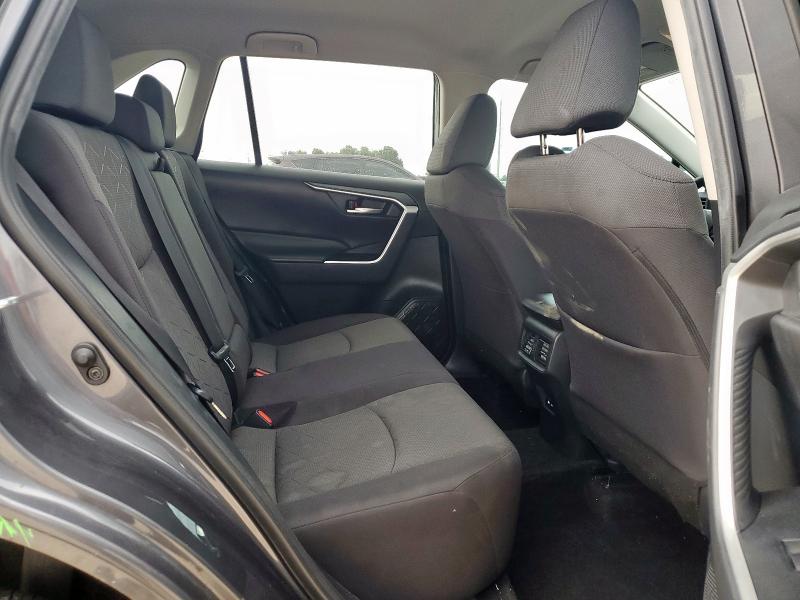 Photo 11 from auction – 2021 TOYOTA RAV4 XLE with VIN 2T3W1RFVXMW132585