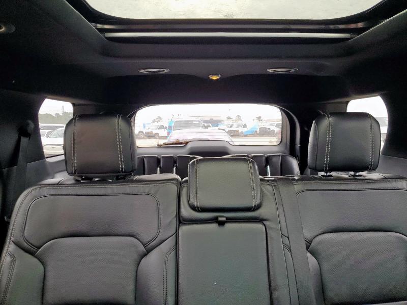 Photo 10 from auction – 2016 FORD EXPLORER L with VIN 1FM5K7F83GGA44979