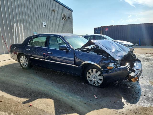 Photo 4 from auction – 2004 LINCOLN TOWN CAR U with VIN 1LNHM83W74Y672257