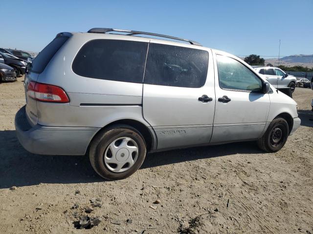 Photo 3 from auction – 2002 TOYOTA SIENNA LE with VIN 4T3ZF13C72U435694