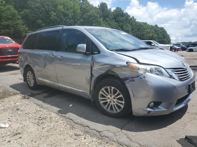 Photo 4 from auction – 2017 TOYOTA SIENNA XLE with VIN 5TDYZ3DC7HS855978