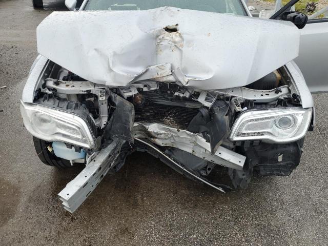 Photo 11 from auction – 2019 CHRYSLER 300 S with VIN 2C3CCABT6KH689837
