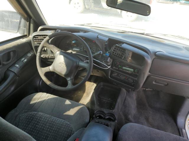 Photo 8 from auction – 2000 CHEVROLET BLAZER with VIN 1GNCT18W7YK250829