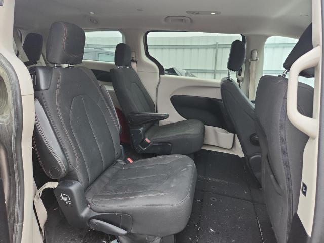 Photo 11 from auction – 2017 CHRYSLER PACIFICA TOURING with VIN 2C4RC1DG8HR577890