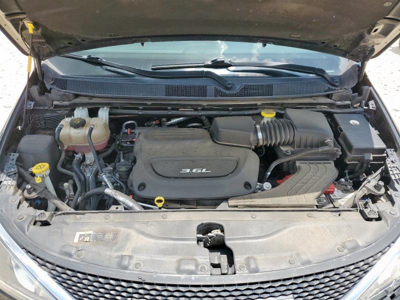 Photo 12 from auction – 2018 CHRYSLER PACIFICA T with VIN 2C4RC1BGXJR351701
