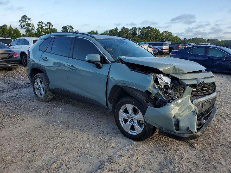 Photo 4 from auction – 2021 TOYOTA RAV4 with VIN 2T3W1RFV0MW125970