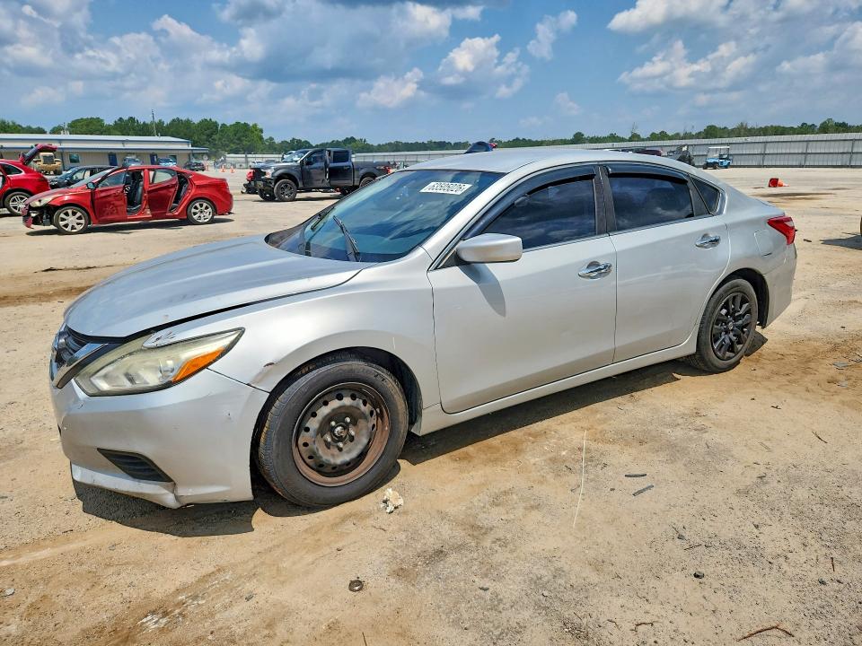 NISSAN ALTIMA 2017 with VIN 1N4AL3APXHC114581 - Photo from auction