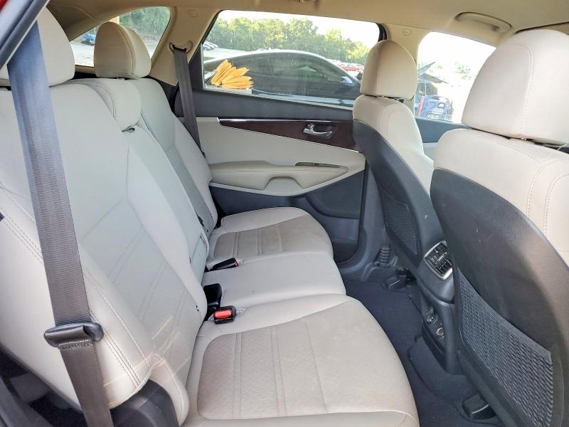 Photo 11 from auction – 2018 KIA SORENTO with VIN 5XYPG4A56JG389265