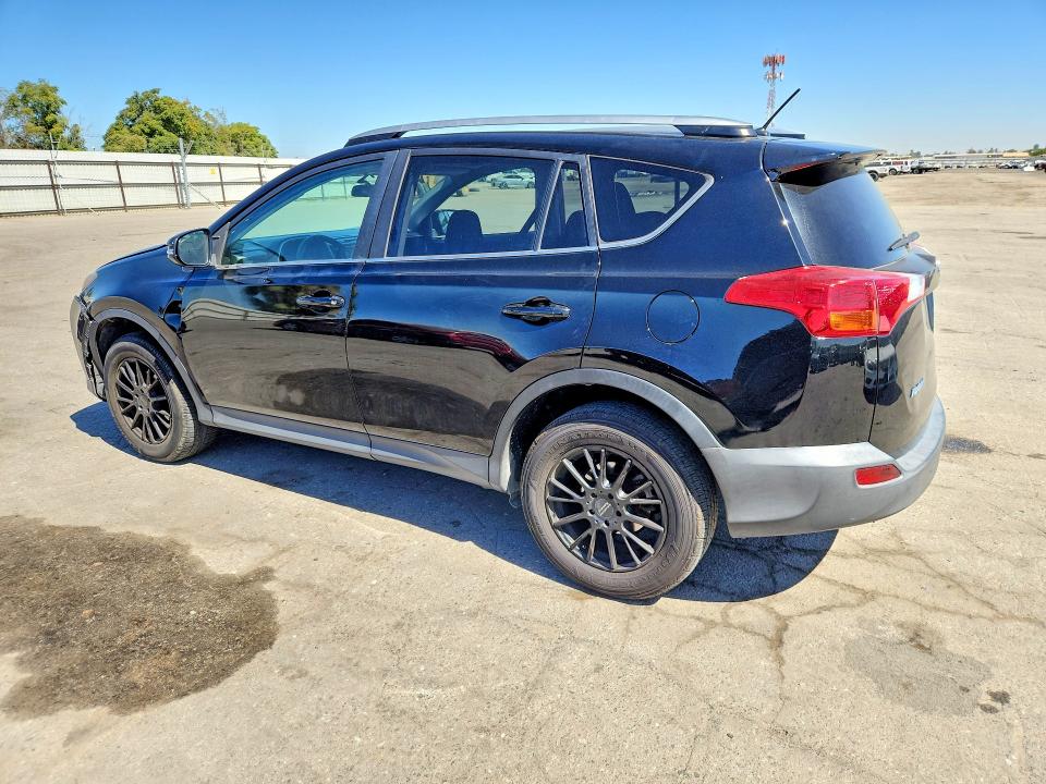 Photo 2 from auction – 2015 TOYOTA RAV4 with VIN 2T3RFREV2FW370840
