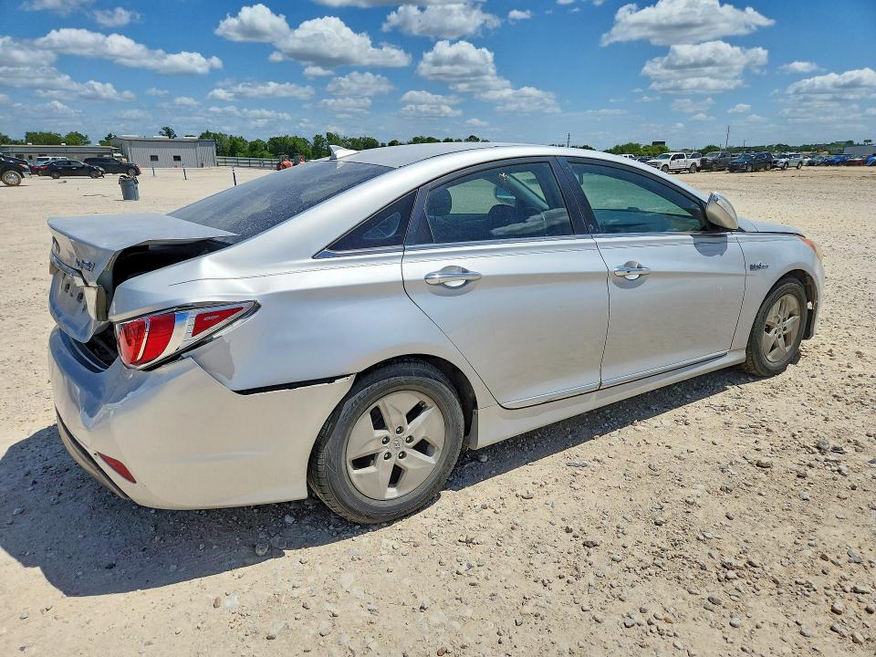 Photo 3 from auction – 2012 HYUNDAI SONATA with VIN KMHEC4A48CA059927