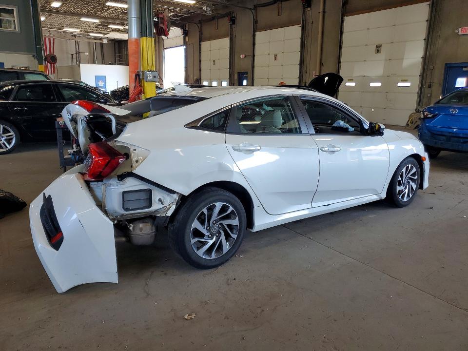 Photo 3 from auction – 2017 HONDA CIVIC with VIN 19XFC2F73HE051982
