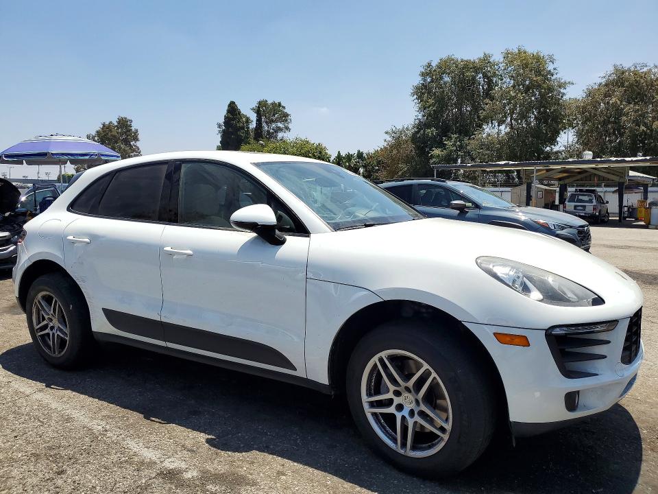 Photo 4 from auction – 2017 PORSCHE MACAN with VIN WP1AA2A52HLB01945