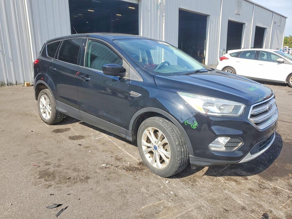 Photo 4 from auction – 2017 FORD ESCAPE with VIN 1FMCU9GD1HUF00098