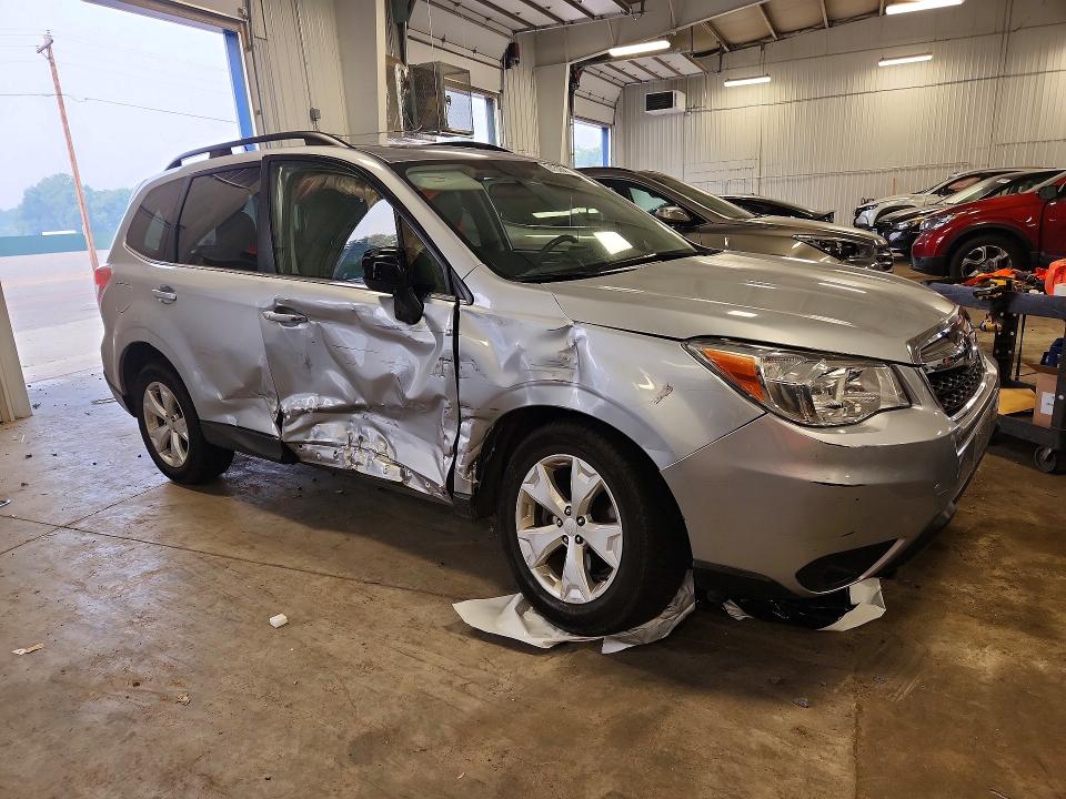 Photo 4 from auction – 2015 SUBARU FORESTER with VIN JF2SJARC2FH467375