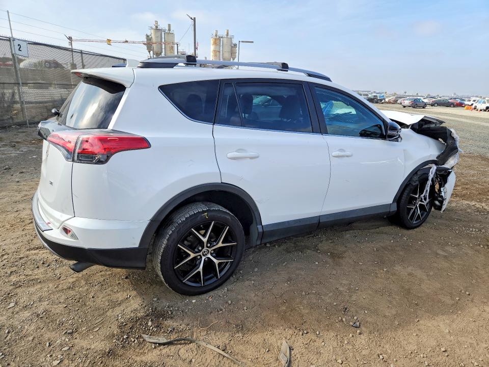 Фото 3 с аукциона – 2017 TOYOTA RAV4 с VIN 2T3NFREV2HW348158
