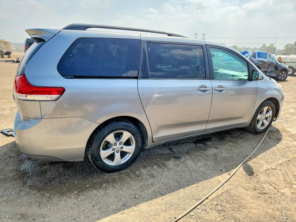 Photo 3 from auction – 2013 TOYOTA SIENNA with VIN 5TDKK3DC0DS337442