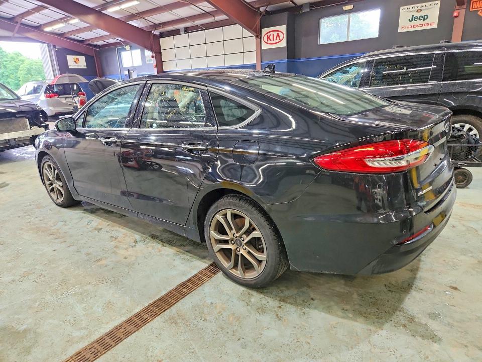 Photo 2 from auction – 2020 FORD FUSION with VIN 3FA6P0CDXLR191957