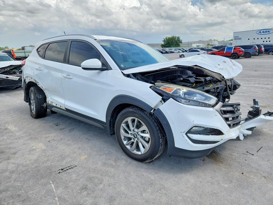 Photo 4 from auction – 2016 HYUNDAI TUCSON with VIN KM8J33A49GU192175