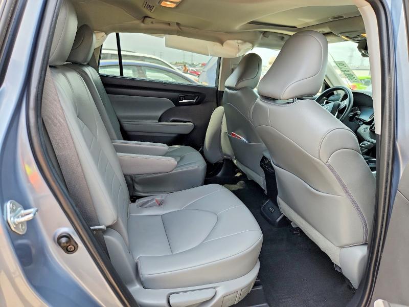 Photo 10 from auction – 2022 TOYOTA HIGHLANDER with VIN 5TDHZRBH1NS232465