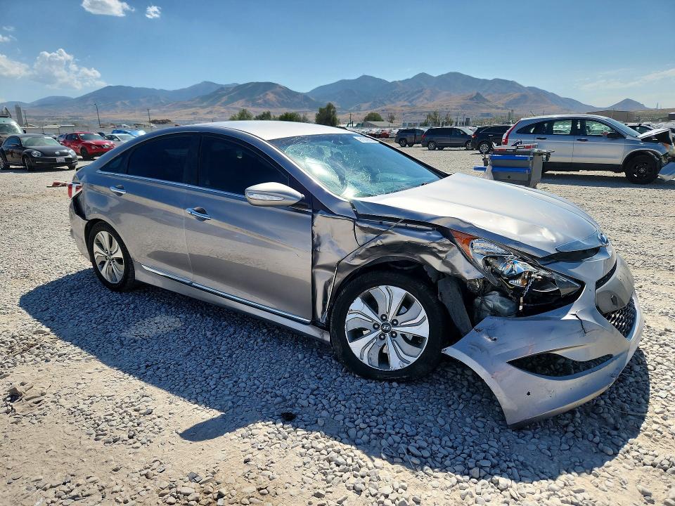 Photo 4 from auction – 2013 HYUNDAI SONATA with VIN KMHEC4A46DA101061