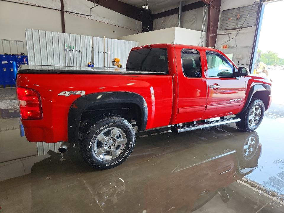 Photo 3 from auction – 2011 CHEVROLET SILVERADO with VIN 1GCRKSE36BZ295345