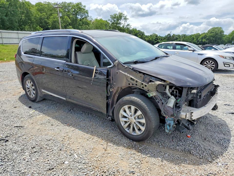 Photo 4 from auction – 2018 CHRYSLER PACIFICA with VIN 2C4RC1BG8JR153831