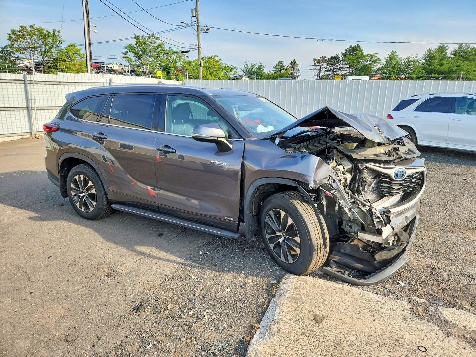 Photo 4 from auction – 2020 TOYOTA HIGHLANDER with VIN 5TDGBRCH2LS512472