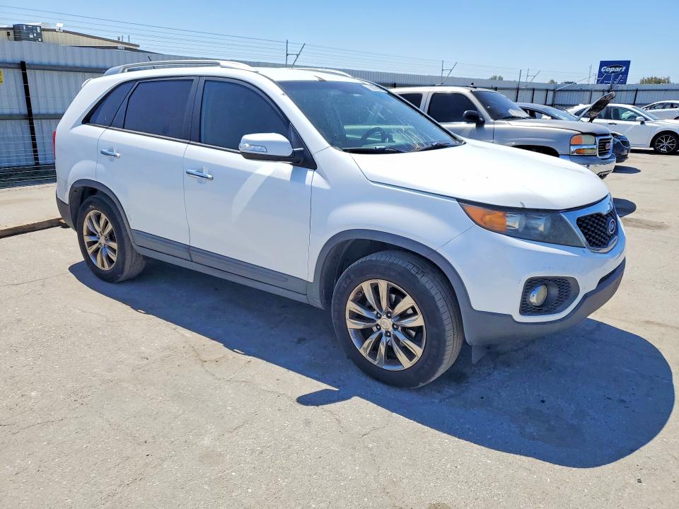 Photo 4 from auction – 2011 KIA SORENTO with VIN 5XYKU4A22BG040498