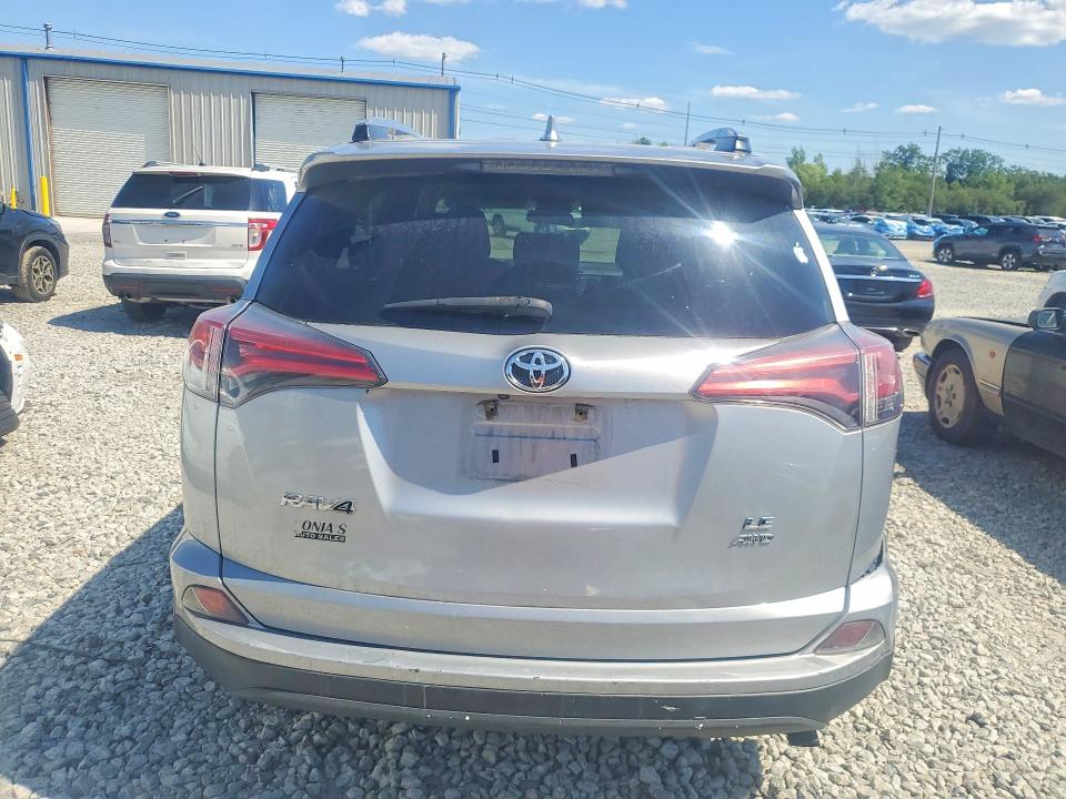 Снимка 6 от търг – 2017 TOYOTA RAV4 с VIN 2T3BFREV5HW554402